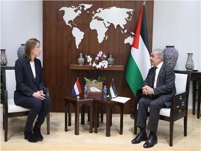 رئيس الوزراء الفلسطيني محمد أشتية ووزيرة الخارجية الهولندية هانكه بروينس سلوت