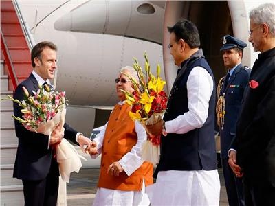 استقبال الرئيس الفرنسي في مطار في مطار جايبور عاصمة ولاية راجستان  الهندية