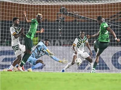 صورة من مباراة نيجيريا والكاميرون
