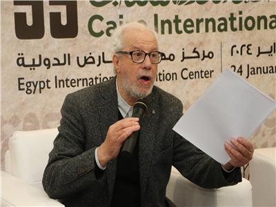 الشاعر المغربي محمد بنيس في لقاء شعري بمعرض الكتاب