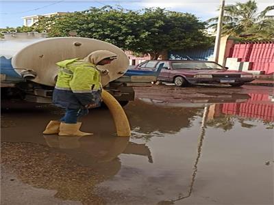 جهود سيارات المياه في شفط مياه الامطار 