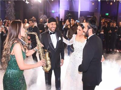 كوكبة من نجوم الفن والغناء في حفل زفاف نجلة عصام كاريكا| صور