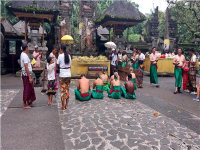 «تيرتا امبول» مثال على التنوع الديني والثقافي في بالي الإندونيسية