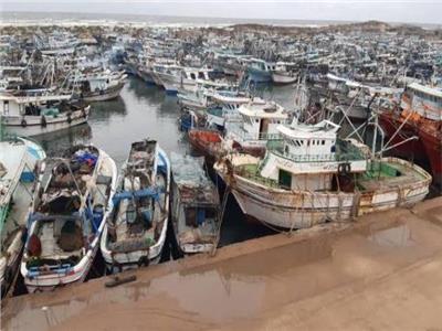 توقف حركة الملاحة والصيد بميناء البرلس وسواحل كفر الشيخ الشمالية 
