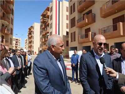 وزير الإسكان ومحافظ الوادي الجديد يفتتحان مشروع «درة الوادي» بمدينة الخارجة