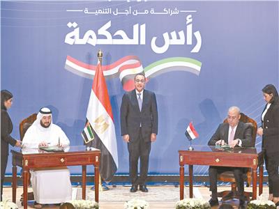  رئيس الوزراء يشهد توقيع عقود مشروع رأس الحكمة بالشراكة مع الإمارات