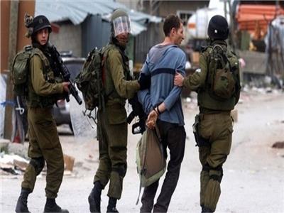 15 فلسطينيا اعتقلوا بالضفة منذ منتصف الليل