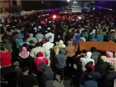 الآلاف من أهالي يشيعون جنازة أربعة شباب غرقوا بمعدية منشأة القناطر‎