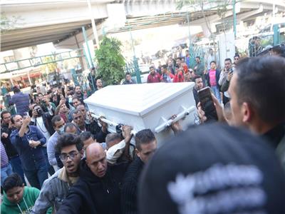 صور.. وصول جثمان حلمي بكر لمسجد السلام استعدادًا لصلاة الجنازة