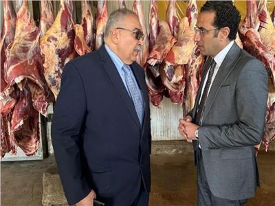 معاون وزير التموين ورئيس شركة اللحوم يتفقدان مجزر البساتين