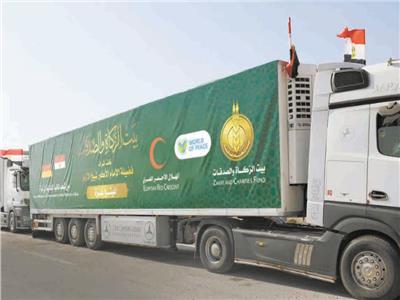 طابور من الشاحنات التى تحمل المساعدات لغزة