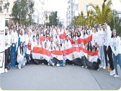 صورة جماعية لشباب الجمهورية الجديدة اثناء رفع علم مصر