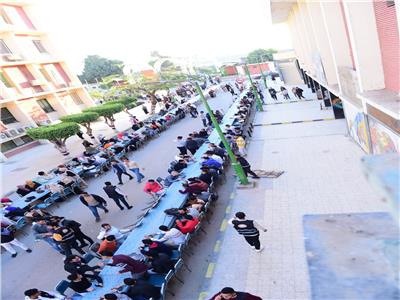 جامعة سوهاج تقيم أكبر مائدة إفطار رمضاني| صور