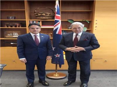 السفير جورج عازر سفير مصربنيوزيلندا ووزير الخارجية النيوزيلندي "ونستون بيترز"