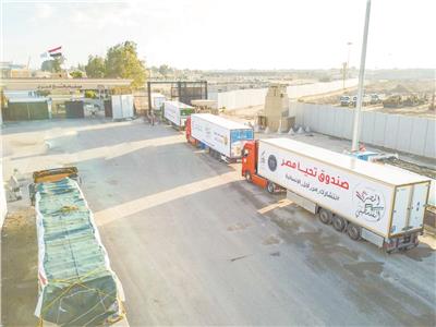 إدخال 220 شاحنة مساعدات إلى القطاع