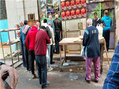 في أول ايام عيد الفطر.. غرفة عمليات "تموين الإسكندرية" تتابع أعمال المخابز