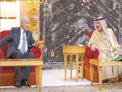 صورة لاستقبال ملك البحرين للأمين العام للجامعة العربية