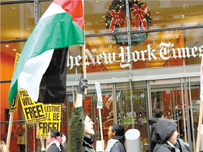 احتجاجات أمام مقر صحيفة نيويورك تايمز