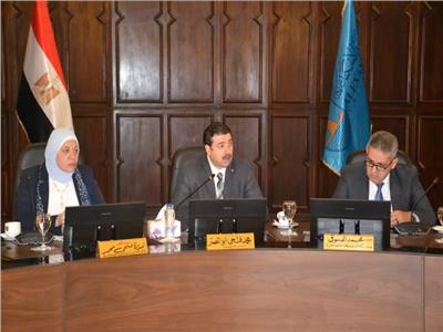 مجلس أمناء جامعة الإسكندرية يناقش استعدادات امتحانات الفصل الدراسي الثاني
