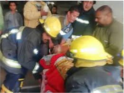 الحماية المدنية تنقل مريضا مسنا لأحد المستشفيات في الإسكندرية
