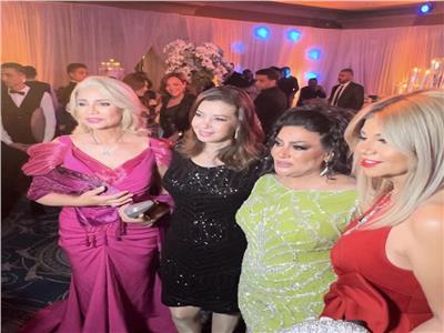 سوسن بدر أول الحاضرين في حفل زفاف ابنة بدرية طلبة