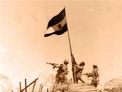 رفع العلم المصري على أرض سيناء