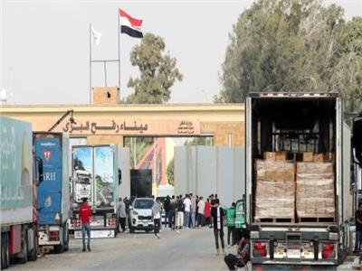 حكومة غزة تدعو لإدخال 1000 شاحنة مساعدات يوميًا لتجاوز أزمة الغذاء