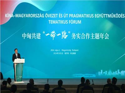 رئيس وكالة أنباء ((شينخوا)) فو هوا يلقي كلمة في مؤتمر