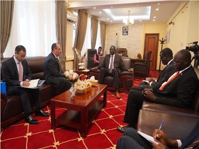 سفير مصر بجوبا يلتقي وزير خارجية جنوب السودان