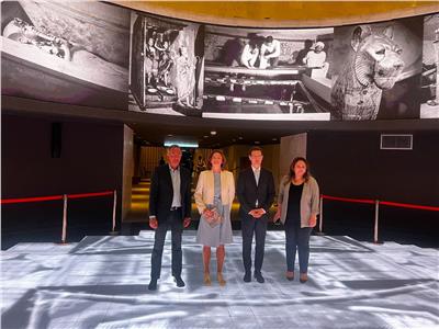 وزيرة خارجية سلوفينيا وسفير دولة سلوفينيا بالقاهرة أثناء زيارة للمتحف القومي للحضارة المصرية
