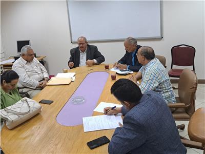 جانب من اجتماع لجنة اقتصاديات الصحافة بنقابة الصحفيين