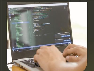وظيفة المبرمج إعداد التعليمات البرمجية التى توجه أجهزة الكمبيوتر