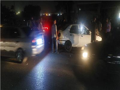 إصابة 3 أشخاص بينهما سيدة عربية في تصادم سيارتين ملاكي وسيارة ربع نقل بالعبور| صور
