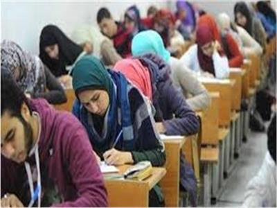 التعليم: فتح ابواب اللجان الامتحانية  امام الطلاب   