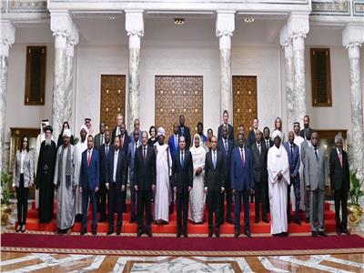 السيسي يستقبل وفدًا سودانيًا مشاركًا في مؤتمر القوى السياسية بالقاهرة