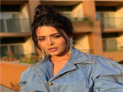  الفنانة أسماء جلال