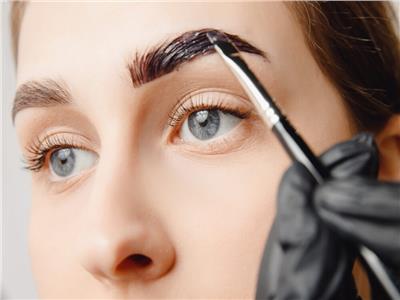  طرق طبيعية لصبغ الحواجب في المنزل
