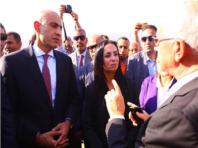  زيارة وزير التعليم للأرض المخصصة لبناء مجمع مدارس جديد بمنطقة المرج