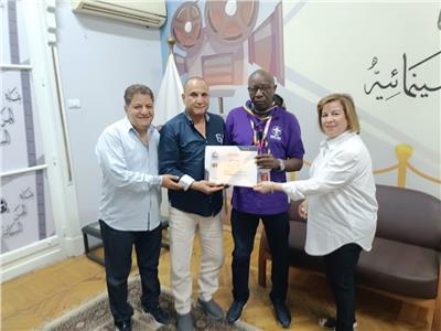 تكريم الناقد السينغالي نجيب سانيا 