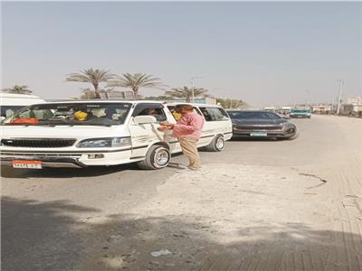 احدى الحملات اثناء التفتيش على سيارات السيرفيس 