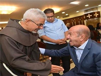 لطفي لبيب بعزاء السيناريست عاطف بشاي