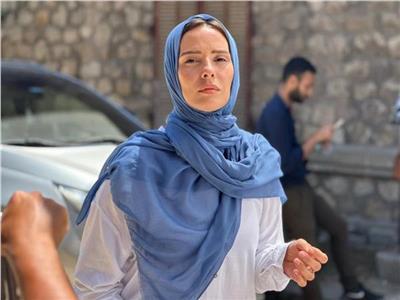 مؤلفة «برغم القانون» تكشف كواليس رحلة إيمان العاصي لإثبات نسب أطفالها 