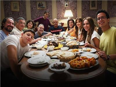 بوستر مسلسل ​​​​​​​موضوع عائلي