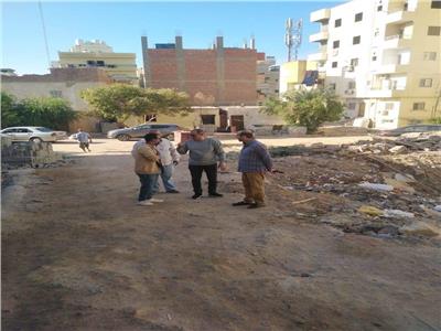 رئيس مدينة الغردقة يتفقد أعمال التطوير بمنطقة القيادات