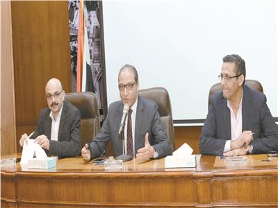 عفيفى: تحديات كبيرة تواجه الصحافة وتحتاج لحلول سريعة