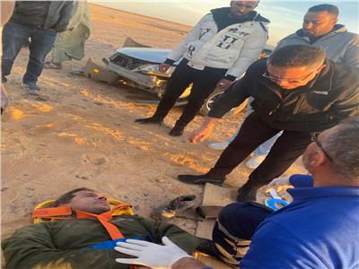 محافظ البحرالأحمر يتوقف على الطريق للاطمئنان على حالة مصابي حادث