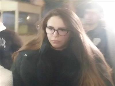 الفنانة دنيا عبد العزيز