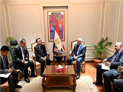 وزير الصناعة والنقل يستقبل سفير ماليزيا لبحث تعزيز التعاون المشترك