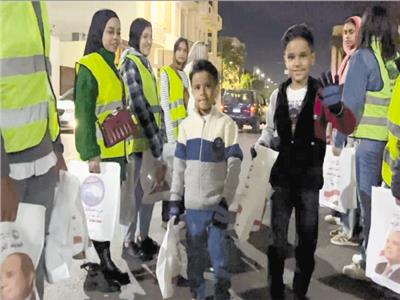 توزيع هدايا الرئيس على الأطفال بكنائس الأقصر.. وميكروفونات المساجد تقدم التهانى فى قنا