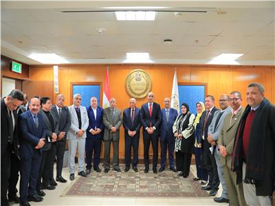 الجلسة النقاشية لوزير التعليم مع أعضاء نقابة المهن التعليمية